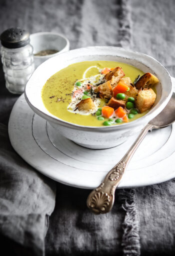 CREAMY VEGGIE SOUP WITH ROSEMARY CROUTONS