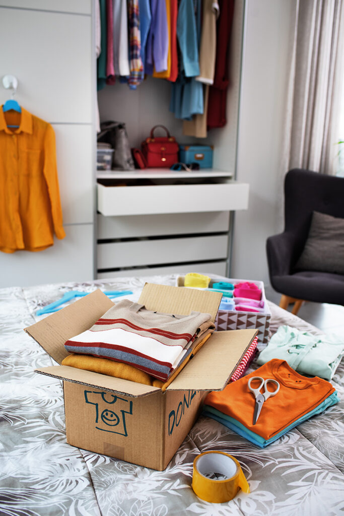 HOW TO PURGE & DECLUTTER YOUR HOME